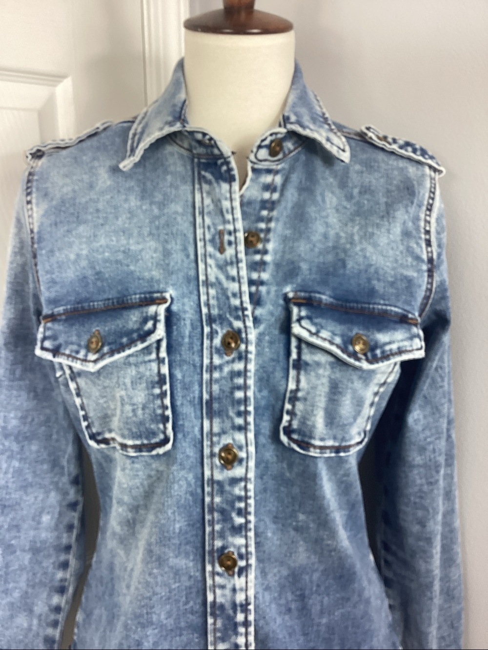 KUT FROM THE KLOTH Distressed Denim Romy Shirt - Picture 2 of 9